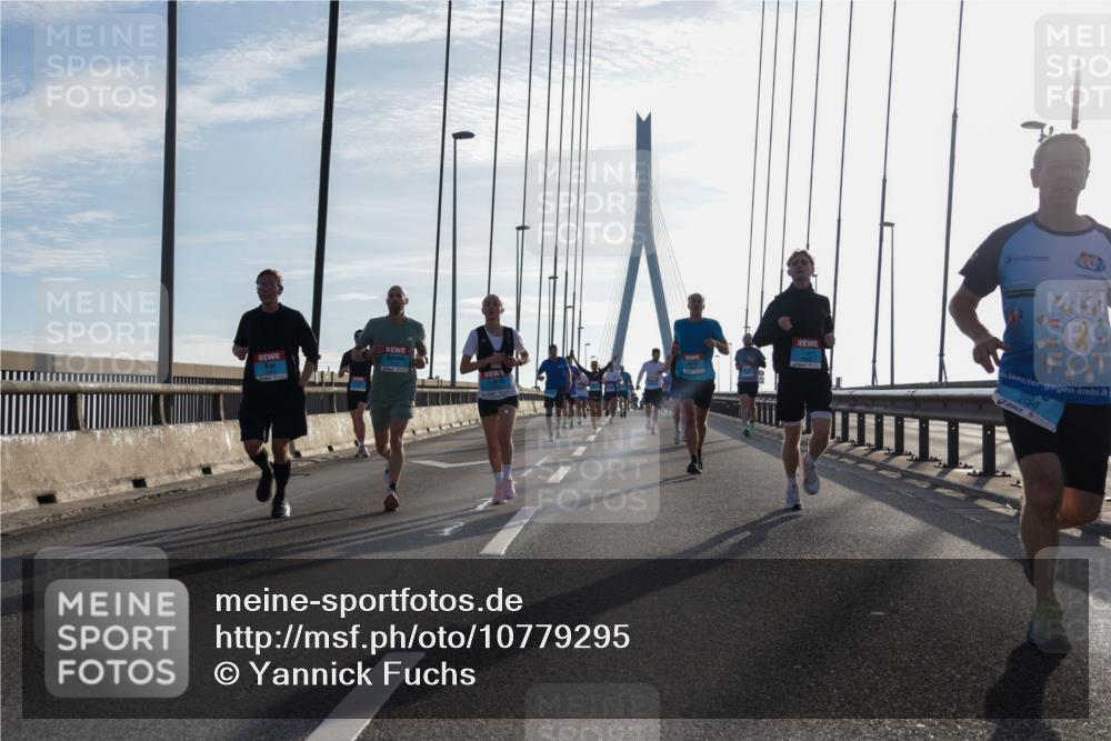 03.10.2026 - Köhlbrandbrückenlauf Yannick Fuchs http://msf.ph/oto/10779295 03.10.2026 09:24:25 Position 1 2058 meine-sportfotos.de