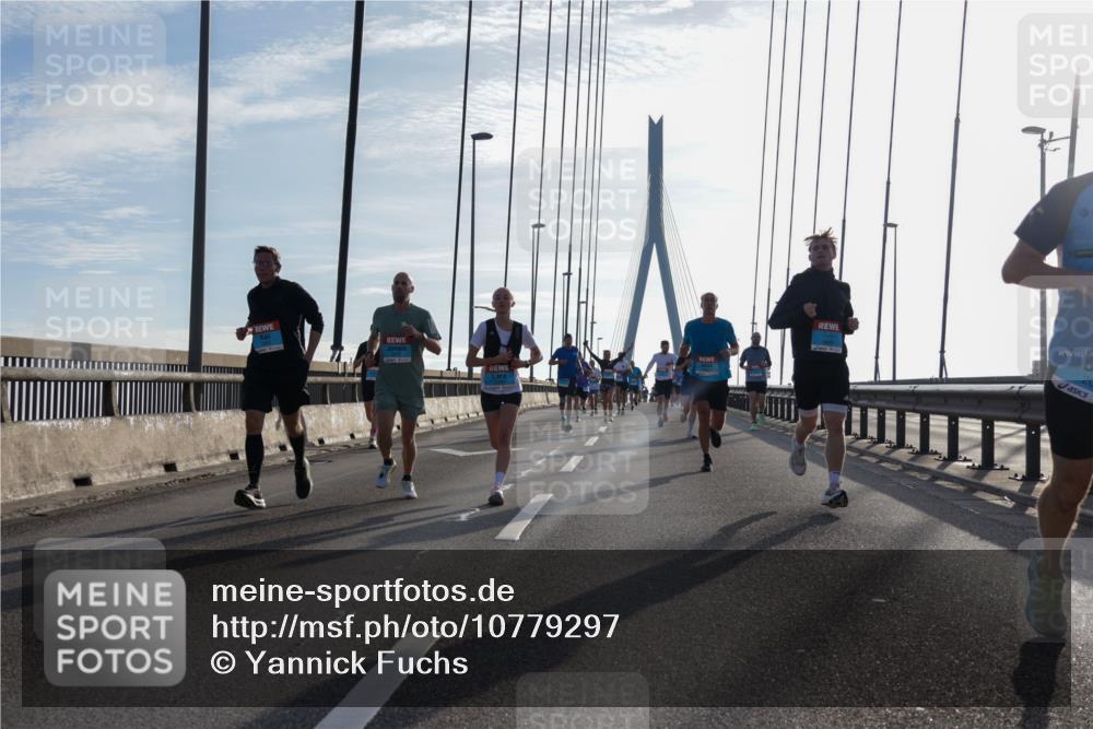 03.10.2026 - Köhlbrandbrückenlauf Yannick Fuchs http://msf.ph/oto/10779297 03.10.2026 09:24:25 Position 1  meine-sportfotos.de