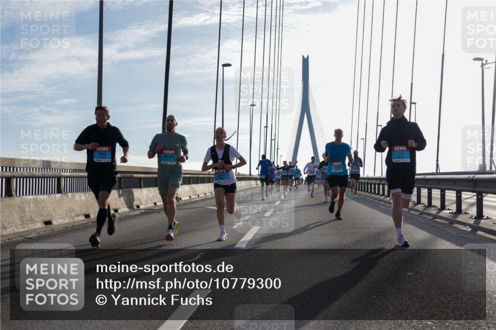 03.10.2026 - Köhlbrandbrückenlauf Yannick Fuchs http://msf.ph/oto/10779300 03.10.2026 09:24:26 Position 1  meine-sportfotos.de