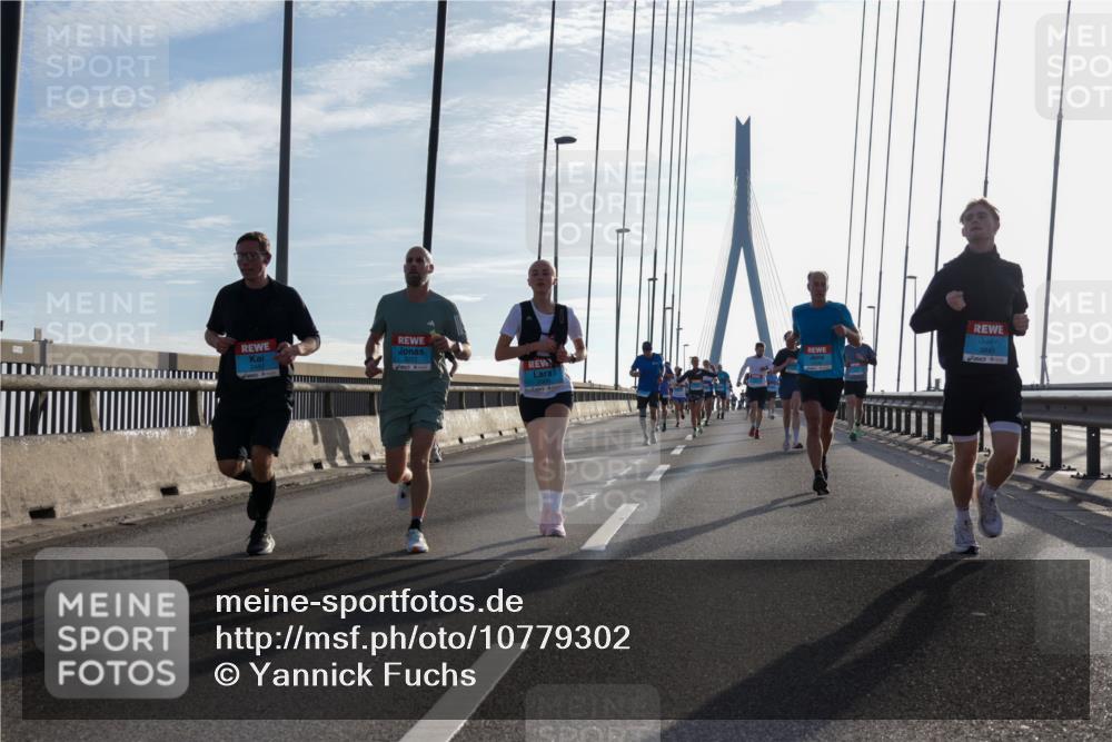 03.10.2026 - Köhlbrandbrückenlauf Yannick Fuchs http://msf.ph/oto/10779302 03.10.2026 09:24:26 Position 1 3843 meine-sportfotos.de