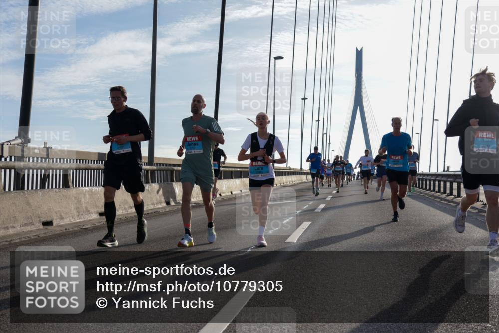 03.10.2026 - Köhlbrandbrückenlauf Yannick Fuchs http://msf.ph/oto/10779305 03.10.2026 09:24:26 Position 1 3843 meine-sportfotos.de