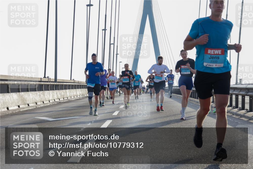 03.10.2026 - Köhlbrandbrückenlauf Yannick Fuchs http://msf.ph/oto/10779312 03.10.2026 09:24:27 Position 1 2333 meine-sportfotos.de