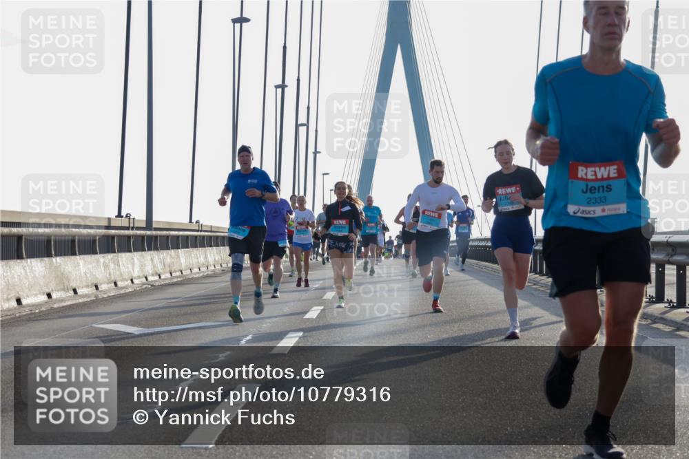 03.10.2026 - Köhlbrandbrückenlauf Yannick Fuchs http://msf.ph/oto/10779316 03.10.2026 09:24:27 Position 1 2333 meine-sportfotos.de