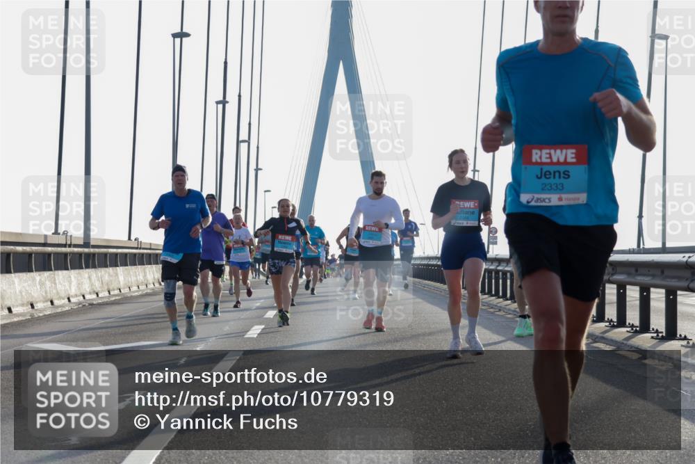 03.10.2026 - Köhlbrandbrückenlauf Yannick Fuchs http://msf.ph/oto/10779319 03.10.2026 09:24:27 Position 1 2333 meine-sportfotos.de