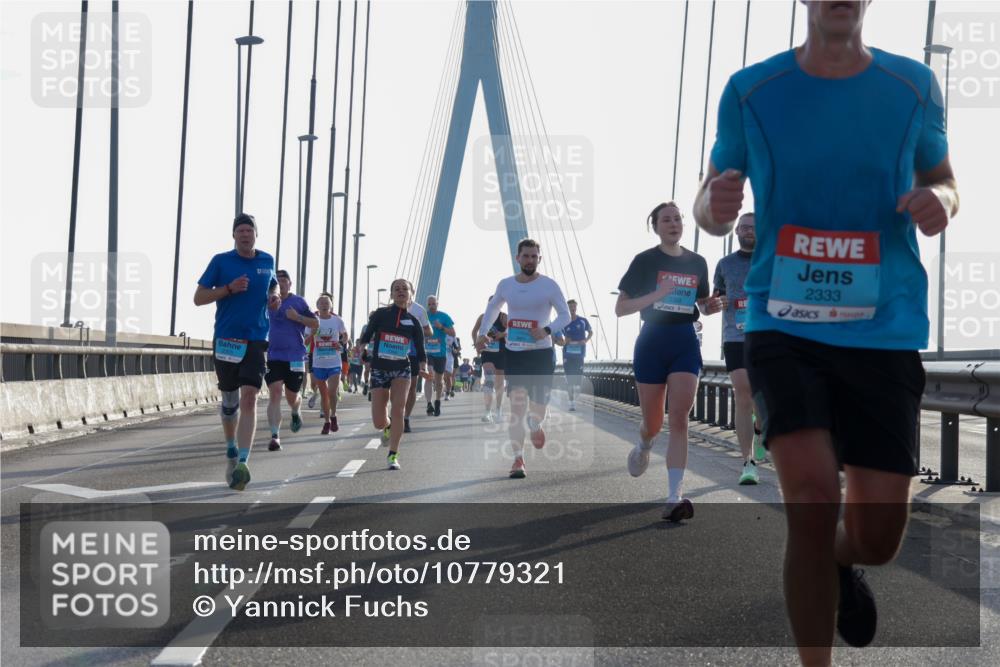03.10.2026 - Köhlbrandbrückenlauf Yannick Fuchs http://msf.ph/oto/10779321 03.10.2026 09:24:28 Position 1 2333 meine-sportfotos.de