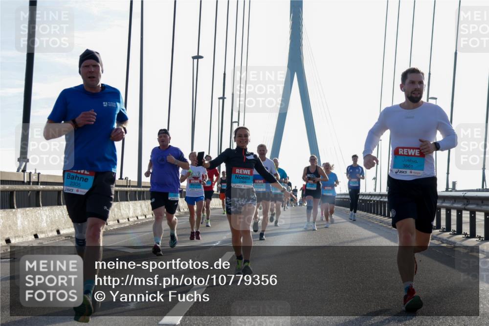 03.10.2026 - Köhlbrandbrückenlauf Yannick Fuchs http://msf.ph/oto/10779356 03.10.2026 09:24:30 Position 1 2305, 2368, 3861 meine-sportfotos.de