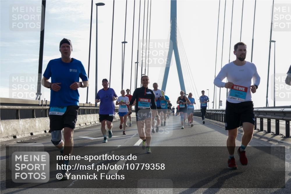 03.10.2026 - Köhlbrandbrückenlauf Yannick Fuchs http://msf.ph/oto/10779358 03.10.2026 09:24:31 Position 1 2305, 3861 meine-sportfotos.de