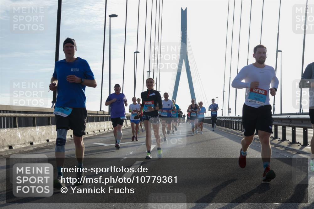 03.10.2026 - Köhlbrandbrückenlauf Yannick Fuchs http://msf.ph/oto/10779361 03.10.2026 09:24:31 Position 1 2305, 3861 meine-sportfotos.de
