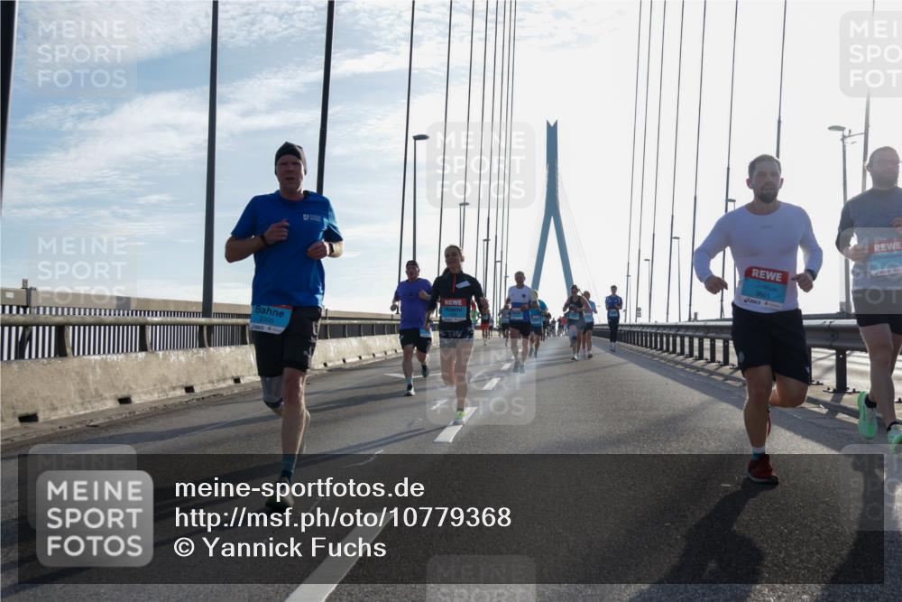 03.10.2026 - Köhlbrandbrückenlauf Yannick Fuchs http://msf.ph/oto/10779368 03.10.2026 09:24:31 Position 1 2305, 1355, 3861 meine-sportfotos.de