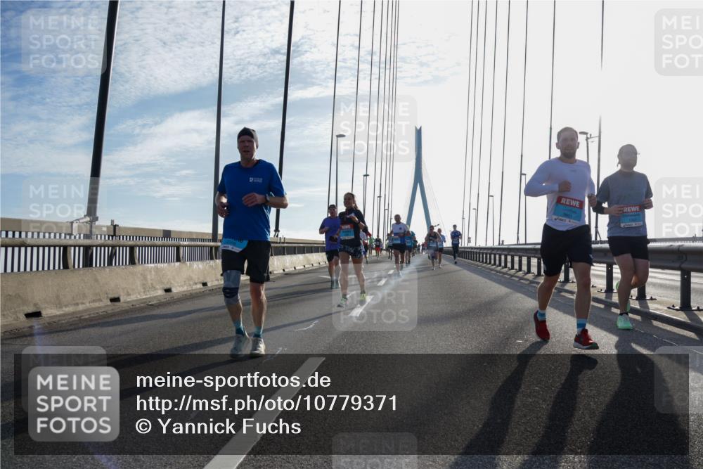 03.10.2026 - Köhlbrandbrückenlauf Yannick Fuchs http://msf.ph/oto/10779371 03.10.2026 09:24:31 Position 1  meine-sportfotos.de