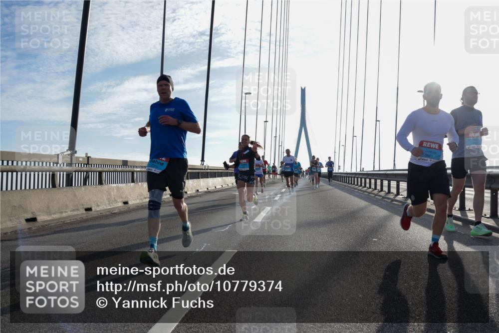 03.10.2026 - Köhlbrandbrückenlauf Yannick Fuchs http://msf.ph/oto/10779374 03.10.2026 09:24:31 Position 1 2305, 3861 meine-sportfotos.de