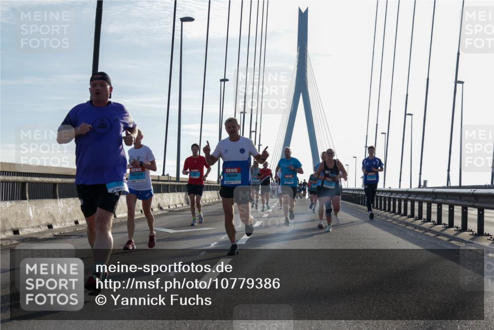 03.10.2026 - Köhlbrandbrückenlauf Yannick Fuchs http://msf.ph/oto/10779386 03.10.2026 09:24:33 Position 1 2144, 2143 meine-sportfotos.de