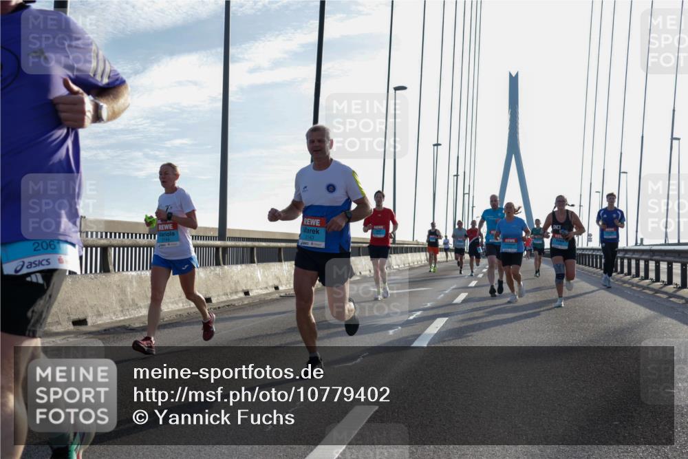 03.10.2026 - Köhlbrandbrückenlauf Yannick Fuchs http://msf.ph/oto/10779402 03.10.2026 09:24:34 Position 1 2143, 206 meine-sportfotos.de