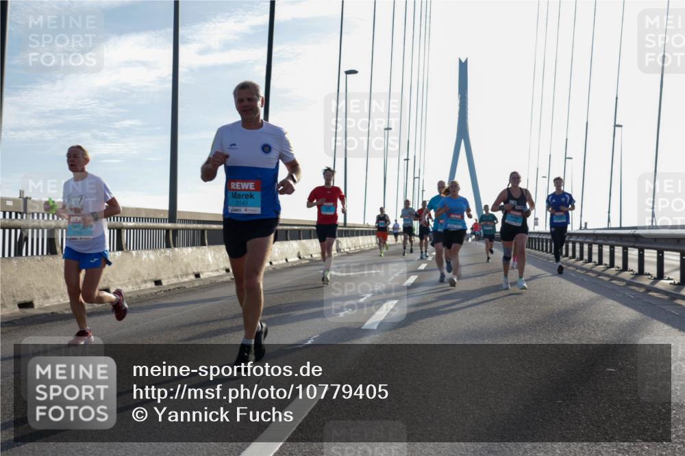 03.10.2026 - Köhlbrandbrückenlauf Yannick Fuchs http://msf.ph/oto/10779405 03.10.2026 09:24:34 Position 1 2143 meine-sportfotos.de
