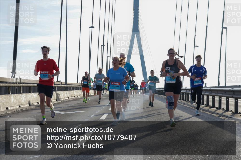 03.10.2026 - Köhlbrandbrückenlauf Yannick Fuchs http://msf.ph/oto/10779407 03.10.2026 09:24:35 Position 1 2670, 1267, 1426 meine-sportfotos.de