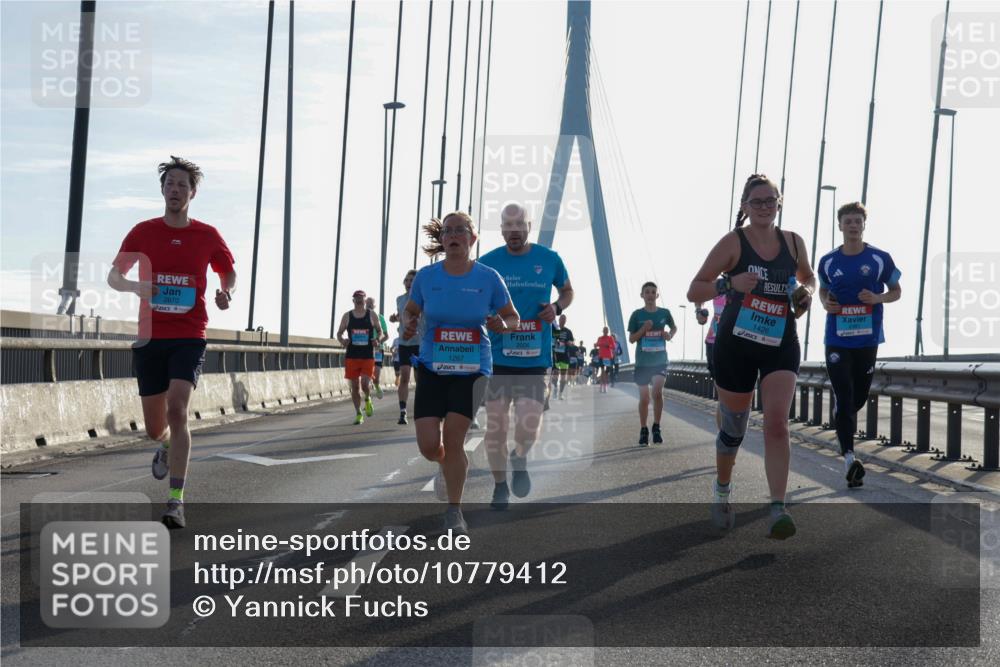 03.10.2026 - Köhlbrandbrückenlauf Yannick Fuchs http://msf.ph/oto/10779412 03.10.2026 09:24:35 Position 1 2670, 1267, 2006, 1426 meine-sportfotos.de