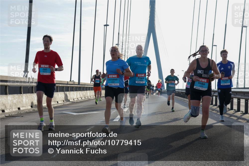 03.10.2026 - Köhlbrandbrückenlauf Yannick Fuchs http://msf.ph/oto/10779415 03.10.2026 09:24:35 Position 1 2670, 1267, 1426 meine-sportfotos.de