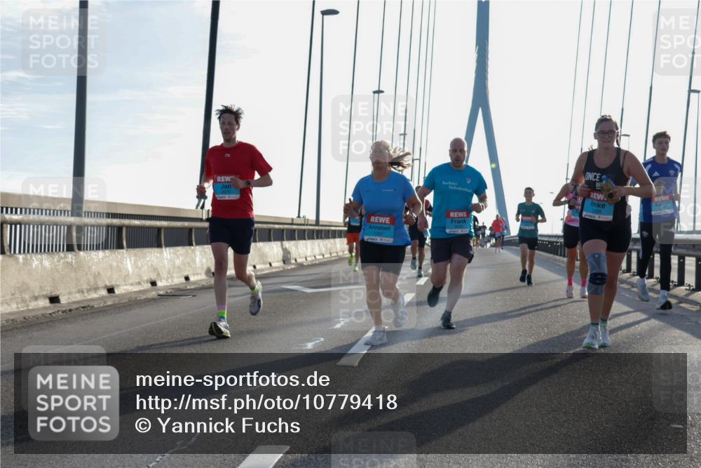 03.10.2026 - Köhlbrandbrückenlauf Yannick Fuchs http://msf.ph/oto/10779418 03.10.2026 09:24:35 Position 1 2670, 1267, 1426 meine-sportfotos.de