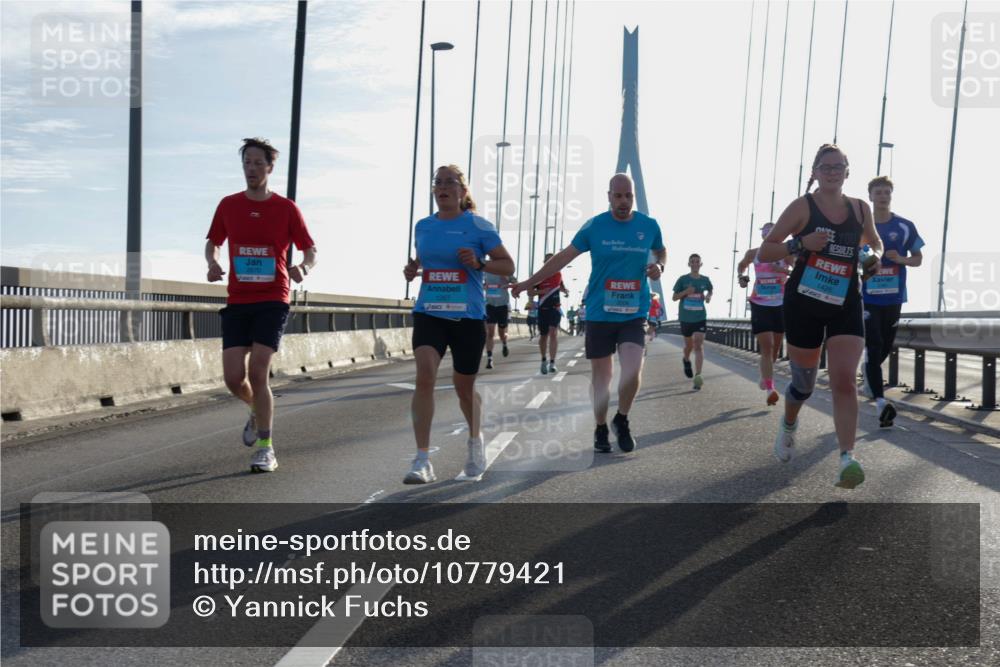 03.10.2026 - Köhlbrandbrückenlauf Yannick Fuchs http://msf.ph/oto/10779421 03.10.2026 09:24:36 Position 1 1426, 1267 meine-sportfotos.de