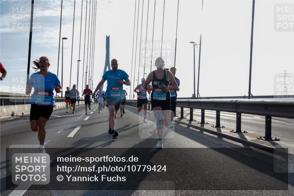 03.10.2026 - Köhlbrandbrückenlauf Yannick Fuchs http://msf.ph/oto/10779424 03.10.2026 09:24:36 Position 1 1267, 1426 meine-sportfotos.de