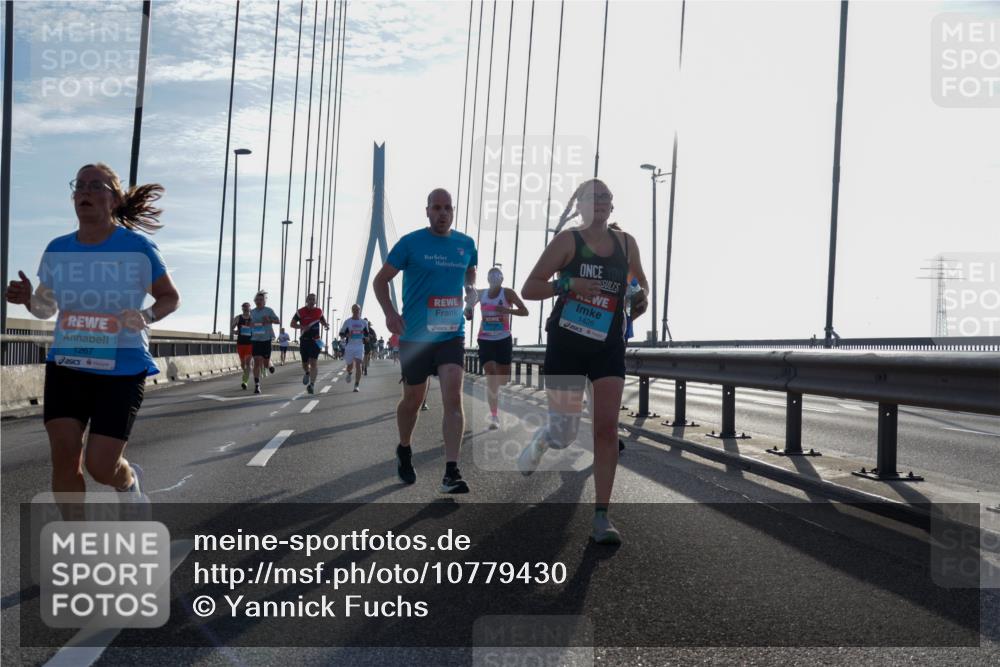 03.10.2026 - Köhlbrandbrückenlauf Yannick Fuchs http://msf.ph/oto/10779430 03.10.2026 09:24:37 Position 1 1267, 1426 meine-sportfotos.de