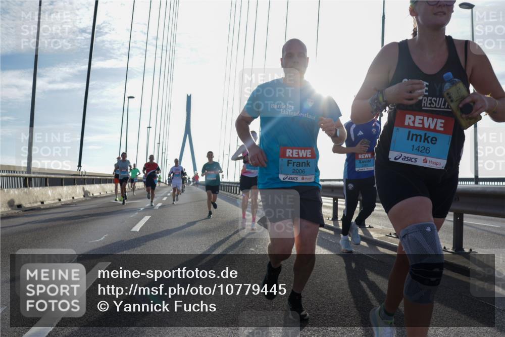 03.10.2026 - Köhlbrandbrückenlauf Yannick Fuchs http://msf.ph/oto/10779445 03.10.2026 09:24:38 Position 1 1426, 2006 meine-sportfotos.de