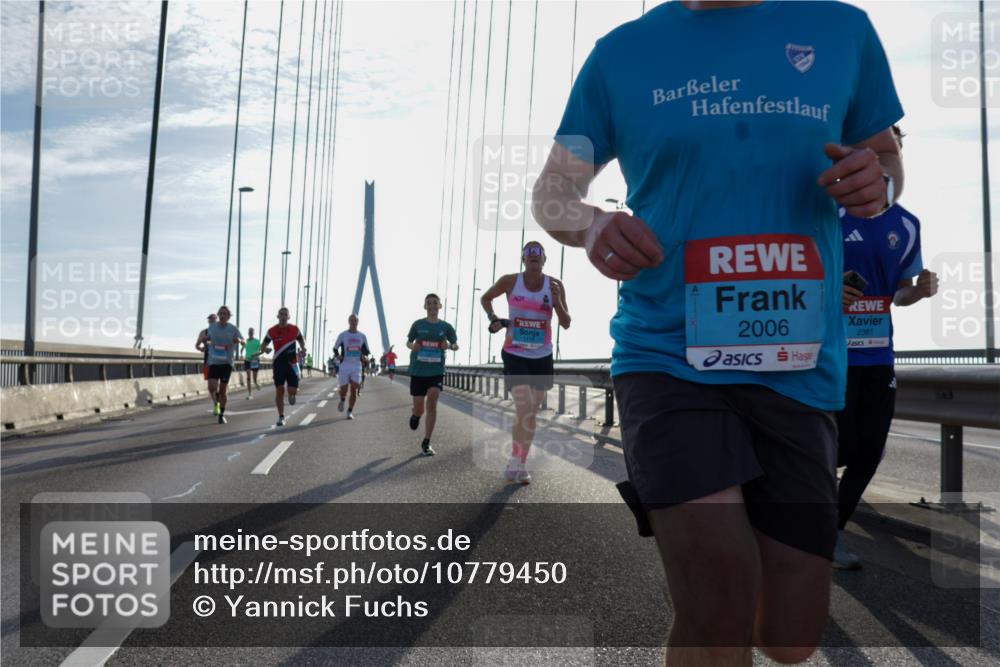 03.10.2026 - Köhlbrandbrückenlauf Yannick Fuchs http://msf.ph/oto/10779450 03.10.2026 09:24:38 Position 1 2006, 2381 meine-sportfotos.de