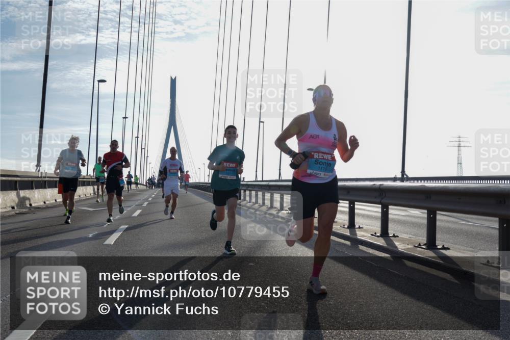 03.10.2026 - Köhlbrandbrückenlauf Yannick Fuchs http://msf.ph/oto/10779455 03.10.2026 09:24:39 Position 1 1, 1179 meine-sportfotos.de