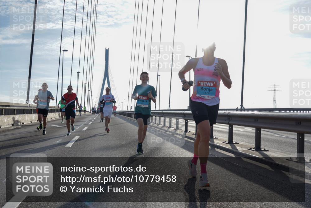 03.10.2026 - Köhlbrandbrückenlauf Yannick Fuchs http://msf.ph/oto/10779458 03.10.2026 09:24:39 Position 1 1, 1179 meine-sportfotos.de