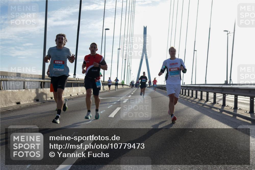 03.10.2026 - Köhlbrandbrückenlauf Yannick Fuchs http://msf.ph/oto/10779473 03.10.2026 09:24:40 Position 1 1476, 1475 meine-sportfotos.de