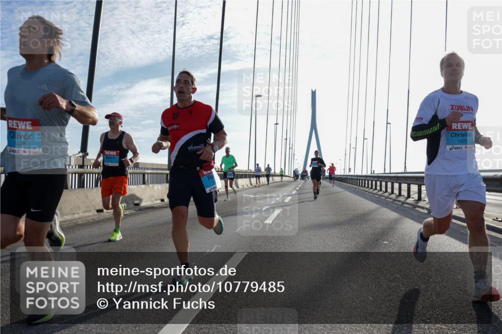 03.10.2026 - Köhlbrandbrückenlauf Yannick Fuchs http://msf.ph/oto/10779485 03.10.2026 09:24:41 Position 1 1476, 1475 meine-sportfotos.de