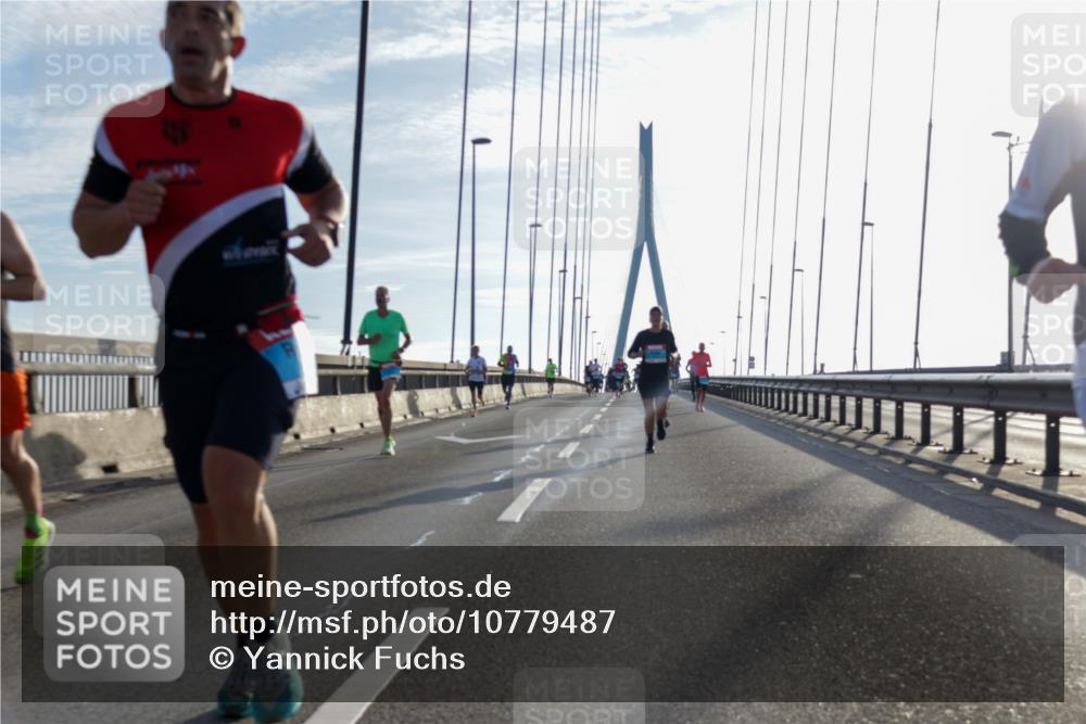 03.10.2026 - Köhlbrandbrückenlauf Yannick Fuchs http://msf.ph/oto/10779487 03.10.2026 09:24:41 Position 1  meine-sportfotos.de