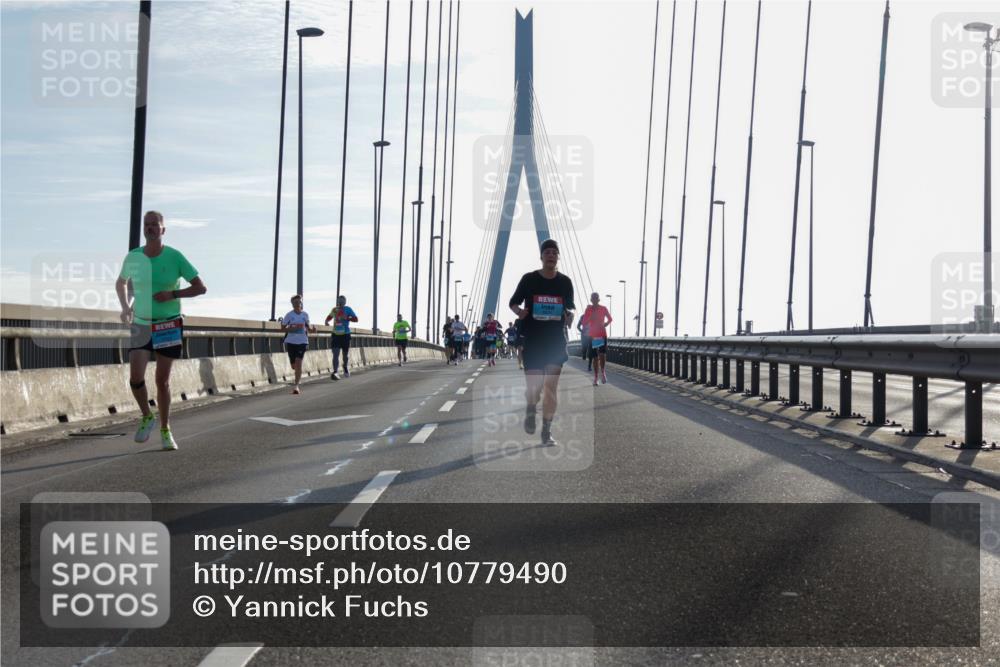 03.10.2026 - Köhlbrandbrückenlauf Yannick Fuchs http://msf.ph/oto/10779490 03.10.2026 09:24:41 Position 1  meine-sportfotos.de