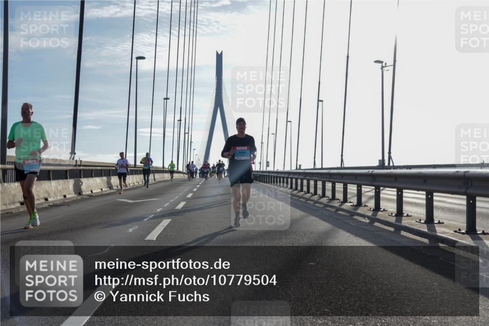 03.10.2026 - Köhlbrandbrückenlauf Yannick Fuchs http://msf.ph/oto/10779504 03.10.2026 09:24:43 Position 1  meine-sportfotos.de