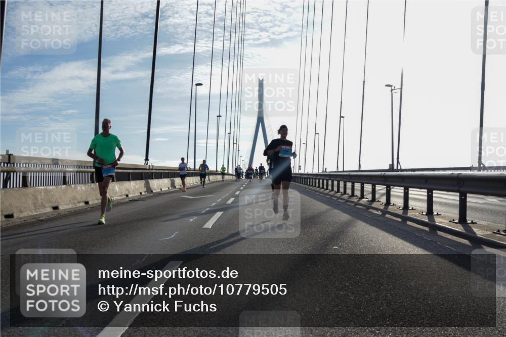 03.10.2026 - Köhlbrandbrückenlauf Yannick Fuchs http://msf.ph/oto/10779505 03.10.2026 09:24:43 Position 1  meine-sportfotos.de