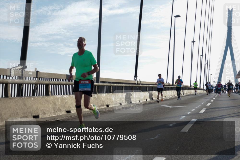 03.10.2026 - Köhlbrandbrückenlauf Yannick Fuchs http://msf.ph/oto/10779508 03.10.2026 09:24:43 Position 1 111, 2163 meine-sportfotos.de