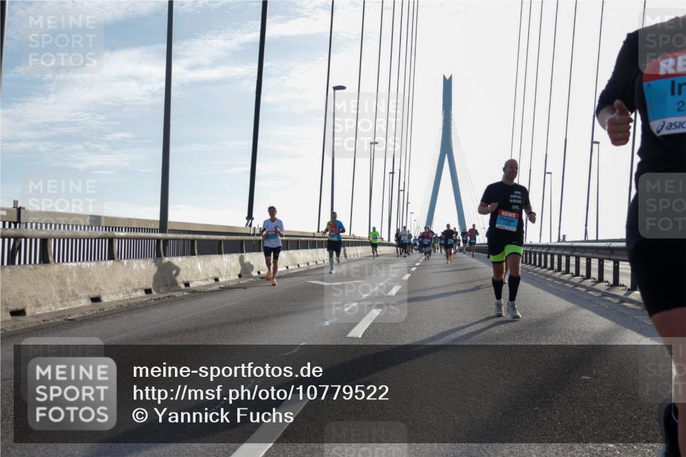 03.10.2026 - Köhlbrandbrückenlauf Yannick Fuchs http://msf.ph/oto/10779522 03.10.2026 09:24:44 Position 1 23 meine-sportfotos.de