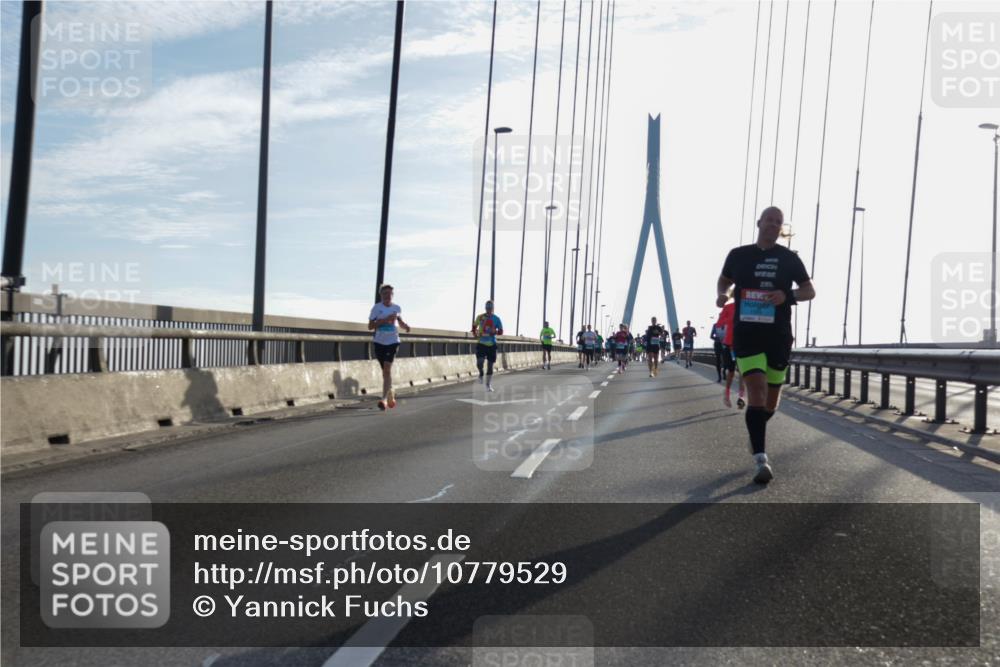 03.10.2026 - Köhlbrandbrückenlauf Yannick Fuchs http://msf.ph/oto/10779529 03.10.2026 09:24:45 Position 1  meine-sportfotos.de