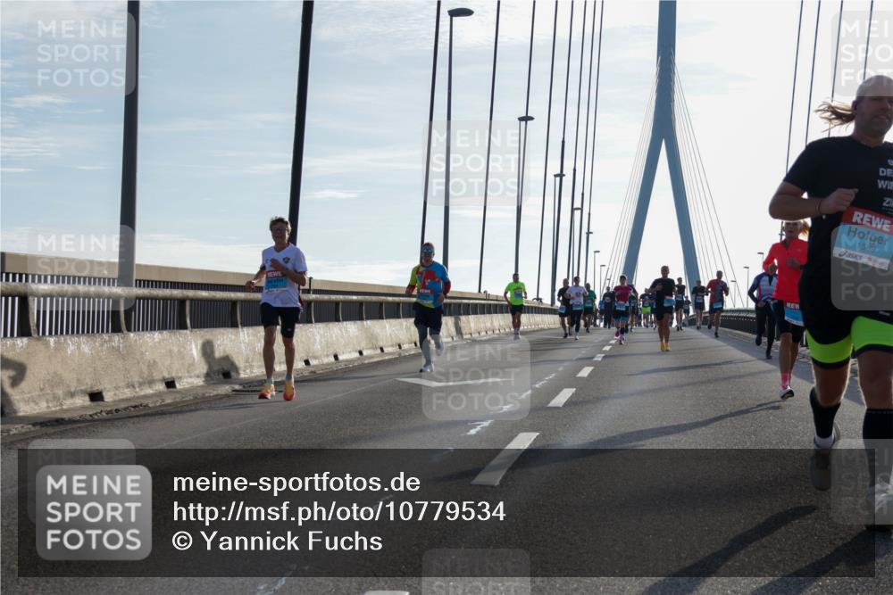 03.10.2026 - Köhlbrandbrückenlauf Yannick Fuchs http://msf.ph/oto/10779534 03.10.2026 09:24:45 Position 1 1589 meine-sportfotos.de