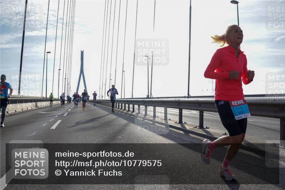 03.10.2026 - Köhlbrandbrückenlauf Yannick Fuchs http://msf.ph/oto/10779575 03.10.2026 09:24:48 Position 1 3, 50, 3832 meine-sportfotos.de