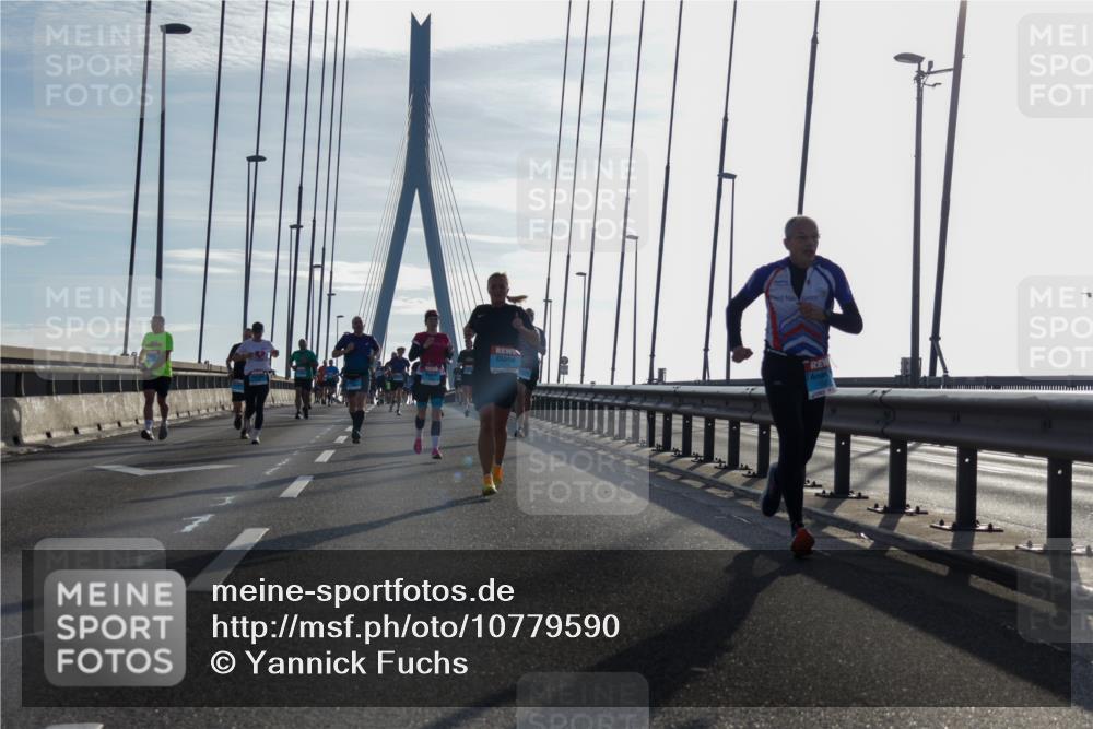 03.10.2026 - Köhlbrandbrückenlauf Yannick Fuchs http://msf.ph/oto/10779590 03.10.2026 09:24:50 Position 1  meine-sportfotos.de