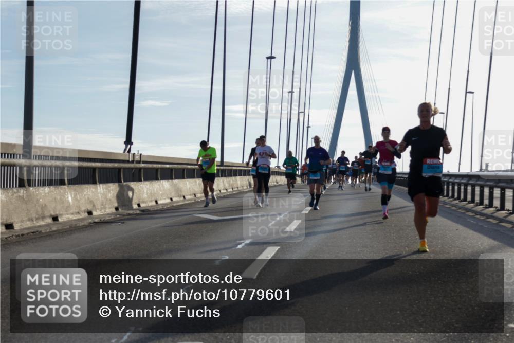 03.10.2026 - Köhlbrandbrückenlauf Yannick Fuchs http://msf.ph/oto/10779601 03.10.2026 09:24:51 Position 1  meine-sportfotos.de