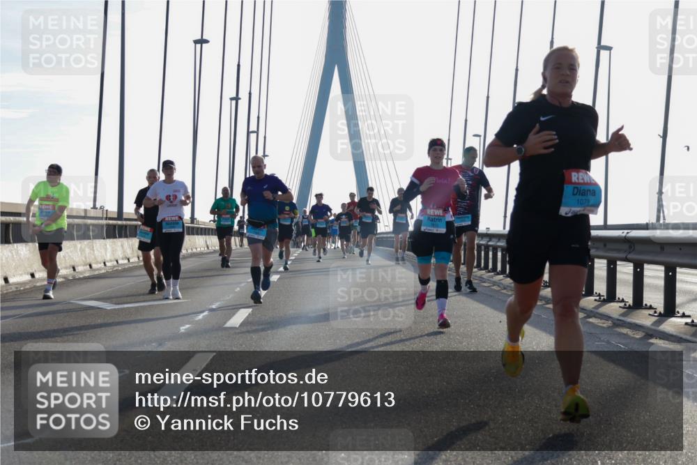 03.10.2026 - Köhlbrandbrückenlauf Yannick Fuchs http://msf.ph/oto/10779613 03.10.2026 09:24:52 Position 1 1812, 1079 meine-sportfotos.de
