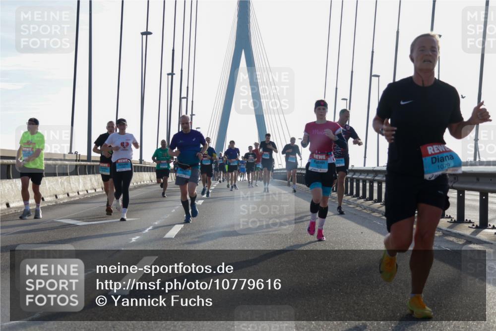 03.10.2026 - Köhlbrandbrückenlauf Yannick Fuchs http://msf.ph/oto/10779616 03.10.2026 09:24:52 Position 1 1079 meine-sportfotos.de