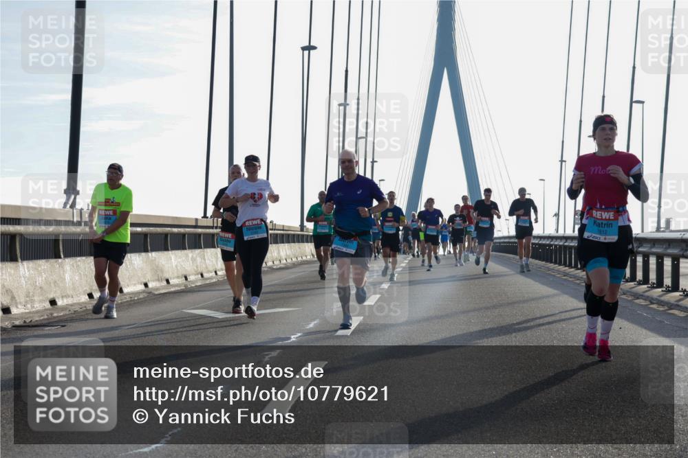 03.10.2026 - Köhlbrandbrückenlauf Yannick Fuchs http://msf.ph/oto/10779621 03.10.2026 09:24:52 Position 1 1812 meine-sportfotos.de