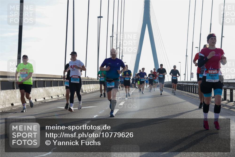 03.10.2026 - Köhlbrandbrückenlauf Yannick Fuchs http://msf.ph/oto/10779626 03.10.2026 09:24:53 Position 1 1812, 1878 meine-sportfotos.de