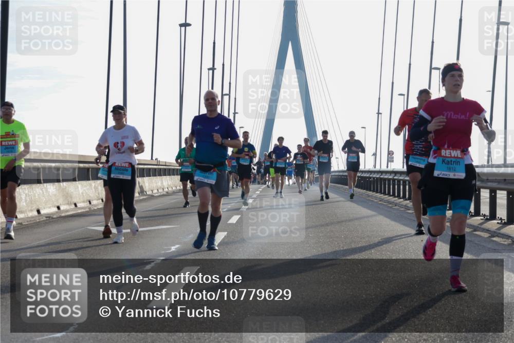 03.10.2026 - Köhlbrandbrückenlauf Yannick Fuchs http://msf.ph/oto/10779629 03.10.2026 09:24:53 Position 1 1812 meine-sportfotos.de