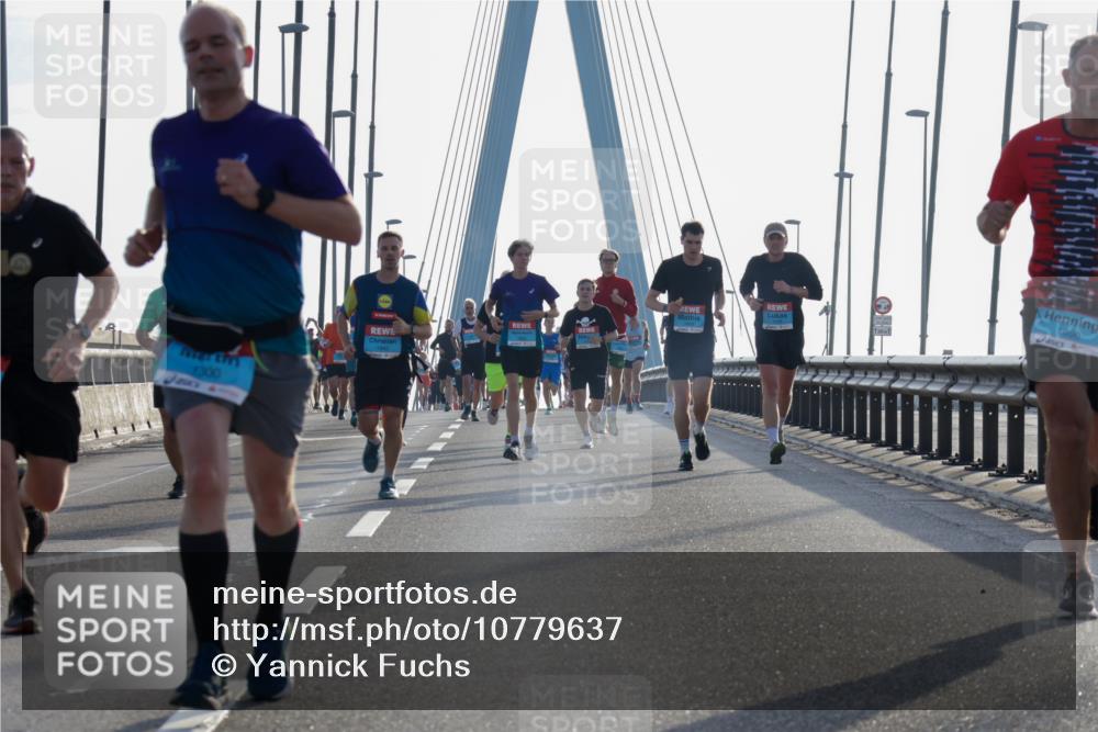 03.10.2026 - Köhlbrandbrückenlauf Yannick Fuchs http://msf.ph/oto/10779637 03.10.2026 09:24:54 Position 1 1300, 1942, 1890 meine-sportfotos.de
