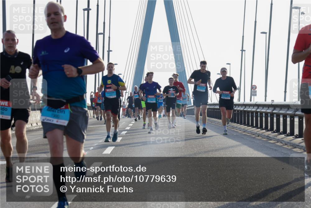 03.10.2026 - Köhlbrandbrückenlauf Yannick Fuchs http://msf.ph/oto/10779639 03.10.2026 09:24:54 Position 1 40, 28, 1300, 181 meine-sportfotos.de