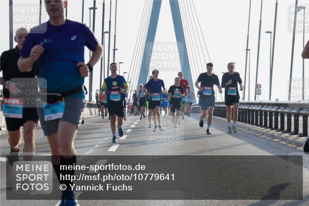 03.10.2026 - Köhlbrandbrückenlauf Yannick Fuchs http://msf.ph/oto/10779641 03.10.2026 09:24:54 Position 1 2228, 1942 meine-sportfotos.de